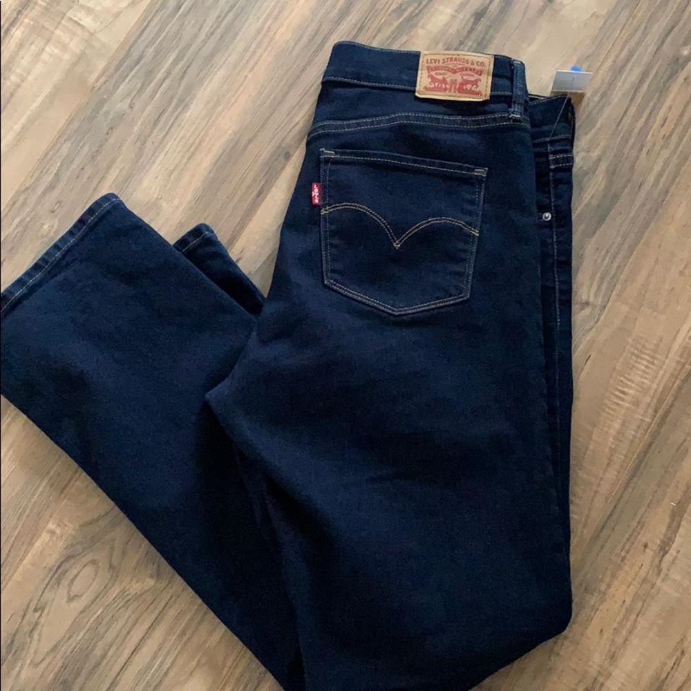 NWOT 💫 Levi’s 314 shaping straight denim